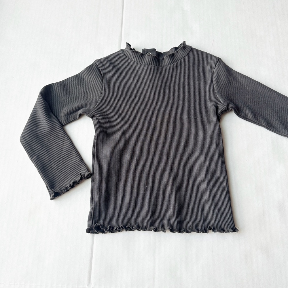 ZARA Girl Ruffly Ribbed Turtleneck in
Charcoal Grey
NWT